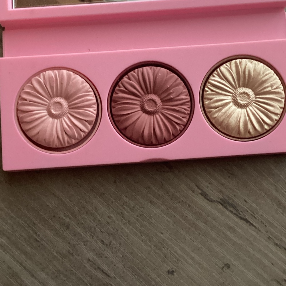 New Clinique Good to Glow Palette (Blush Pop & Highlighter) - Picture 3 of 10